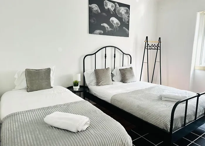Albergue Luxury Next Attractions And Station